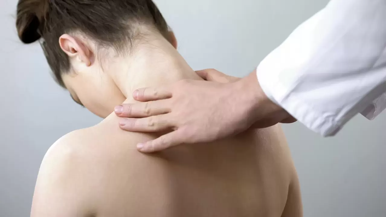Ha észreveszi a nyaki osteochondrosis első tüneteit, konzultáljon egy neurológussal